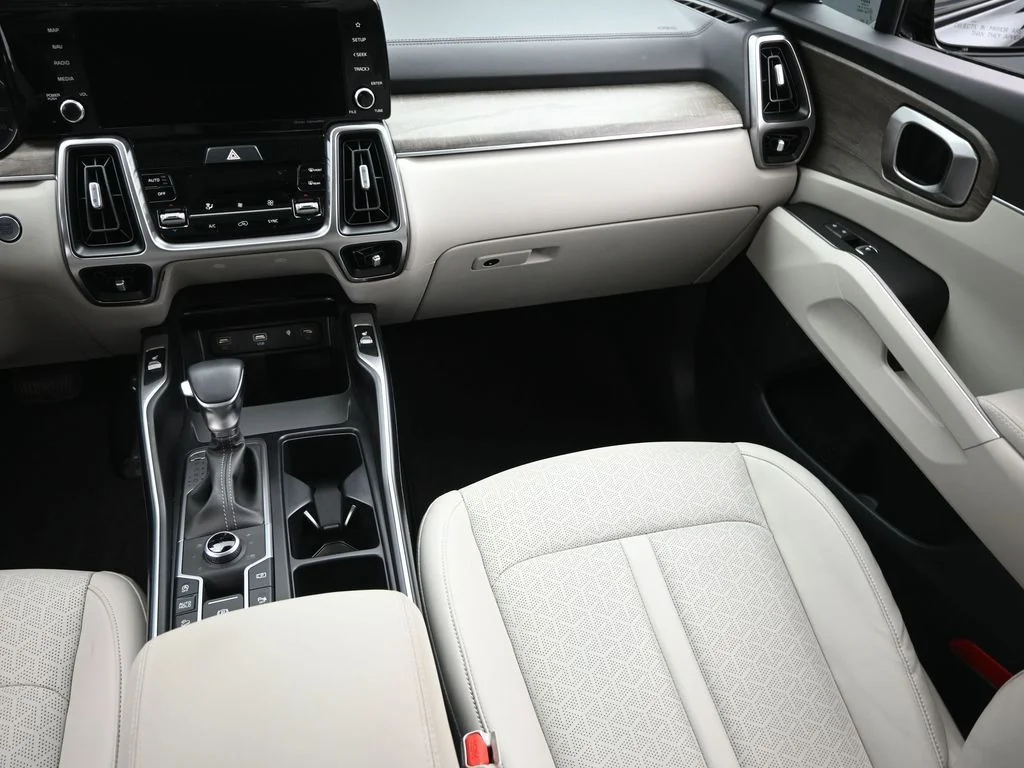 Used 2023 Black Kia X-Line EX image 18