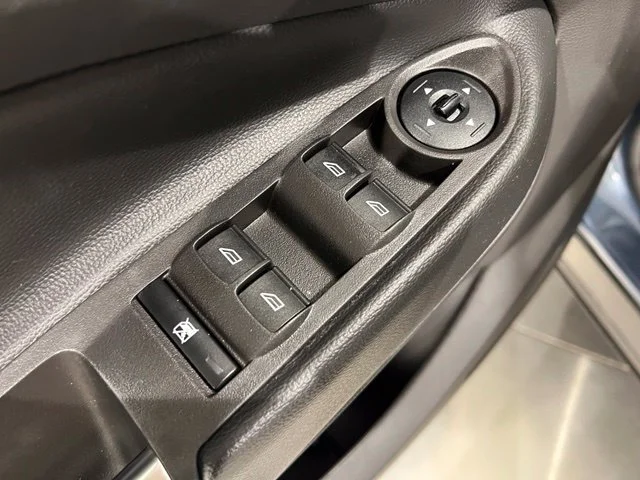 Used 2018 Blue Ford SE image 10