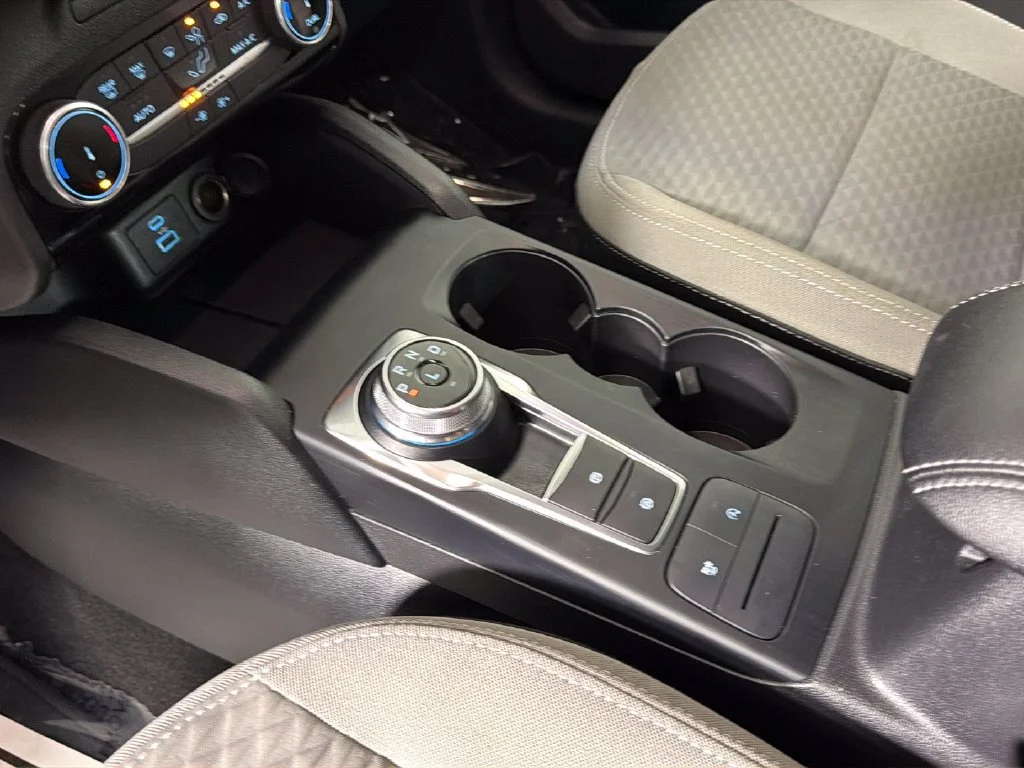 Used 2022  Ford SE image 25