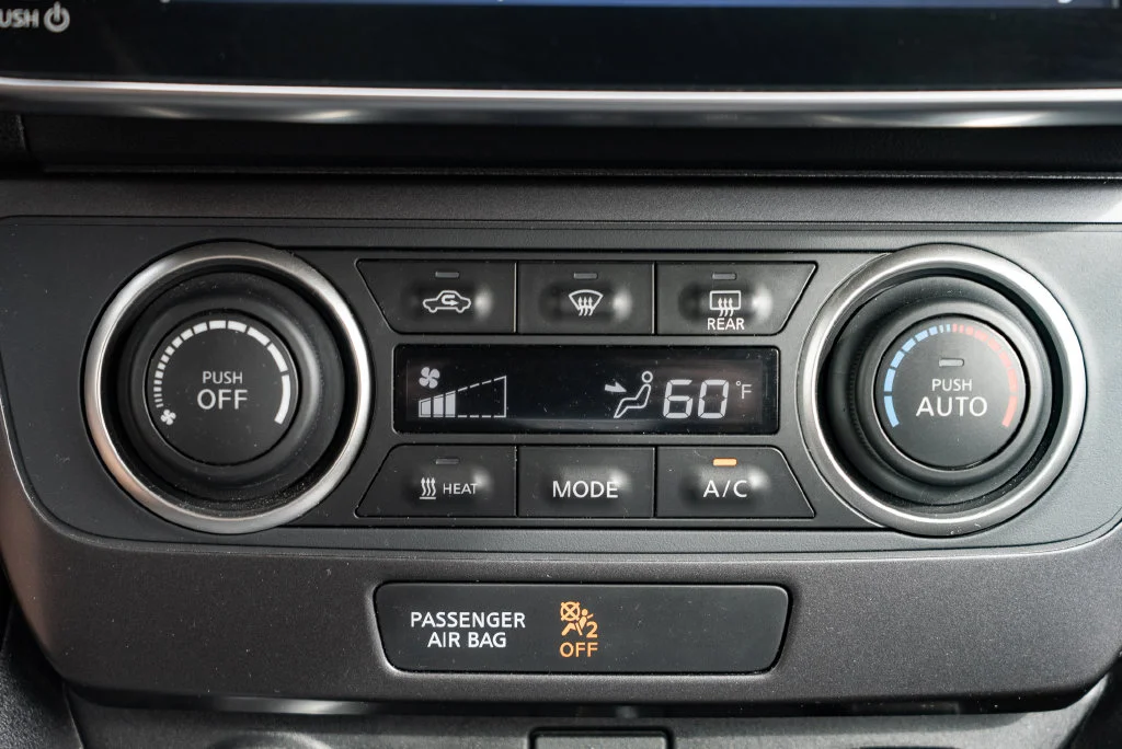 Used 2025 Blue Nissan S image 18