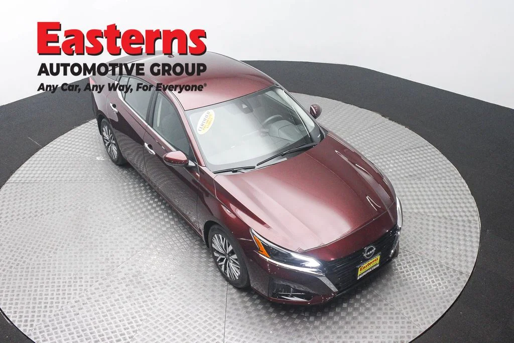 Used 2023 Red Nissan 2.5 SV image 3