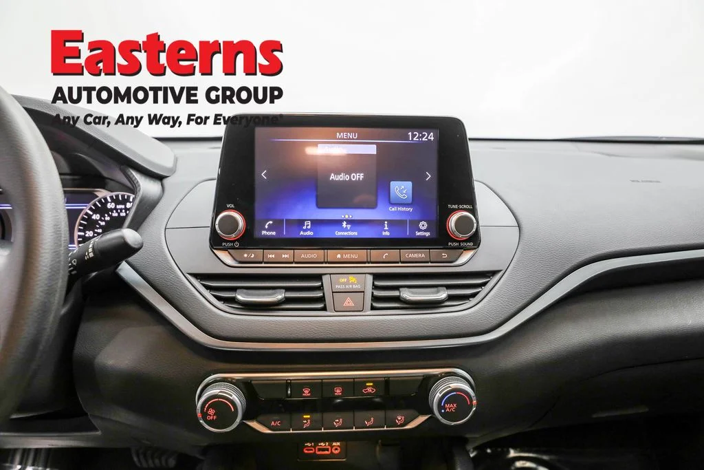 Used 2022 Silver Nissan 2.5 SV image 12