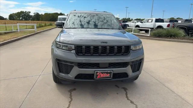New 2027 Sting-Gray Clear-Coat Paint Jeep Laredo Altitude image 4