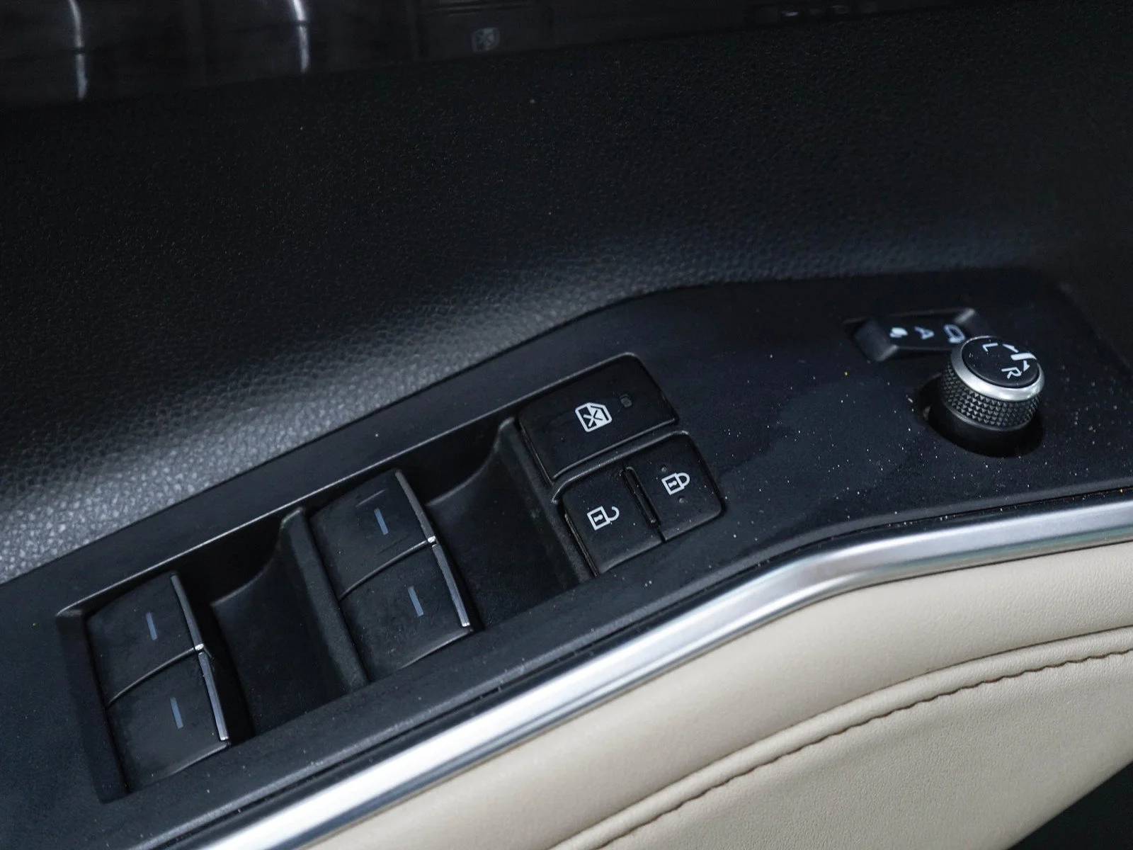 Used 2023  Toyota Hybrid Platinum image 21