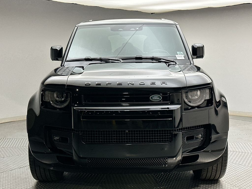 Used 2025 Santorini Black Metallic Land Rover X-Dynamic SE image 16