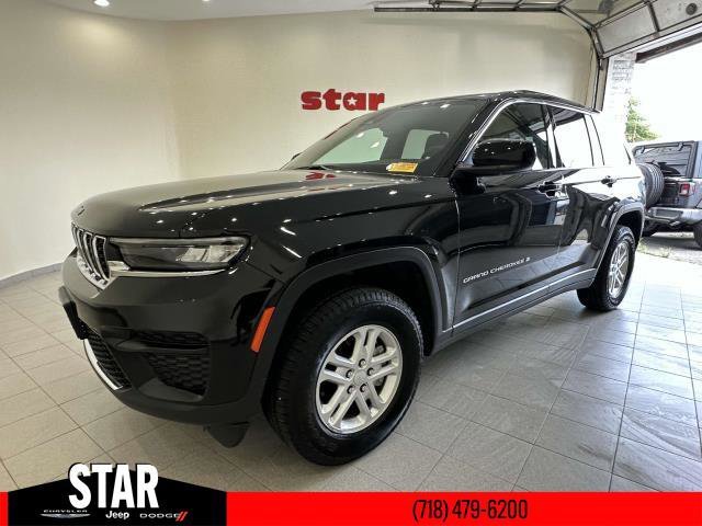 Used 2024 Diamond Black Crystal Pearlcoat Jeep Altitude image 7