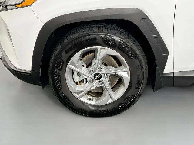 Used 2024 White Hyundai SEL image 11