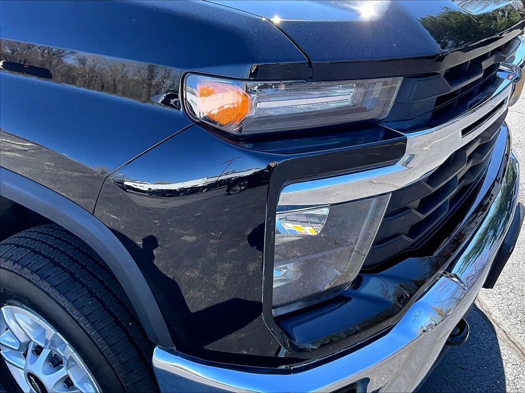 Used 2025 Black Chevrolet LT image 33