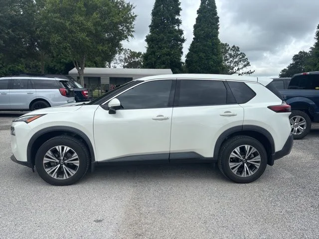 Used 2021 White Nissan SV image 8