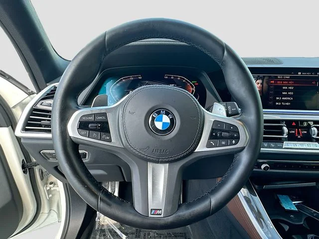 Used 2023 White BMW sDrive40i image 11