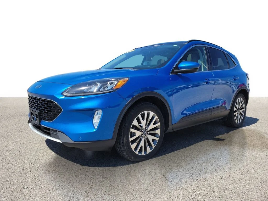 Used 2020  Ford Titanium Hybrid image 2