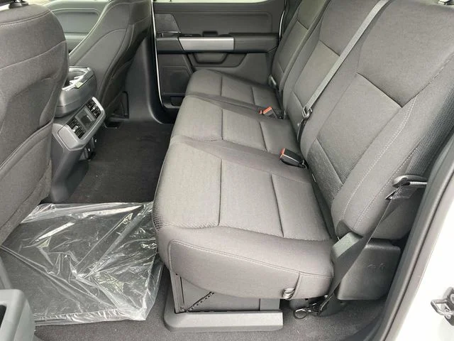 New 2025 Oxford White Ford XLT image 11