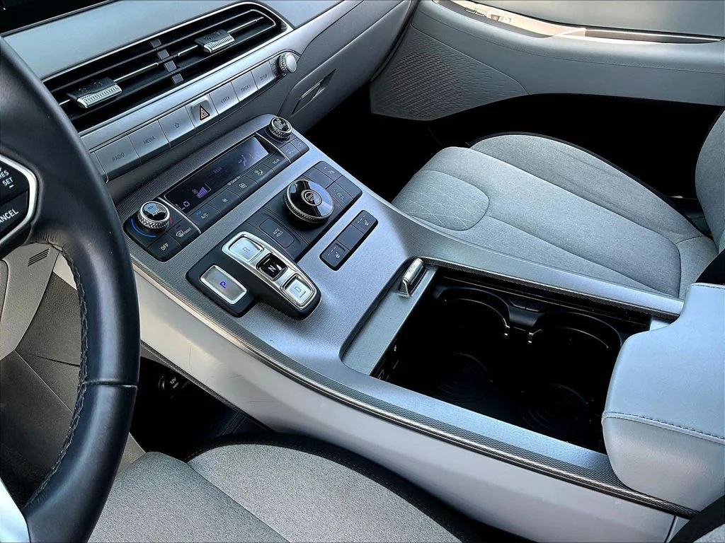 Certified Used 2022 White Hyundai SEL image 18