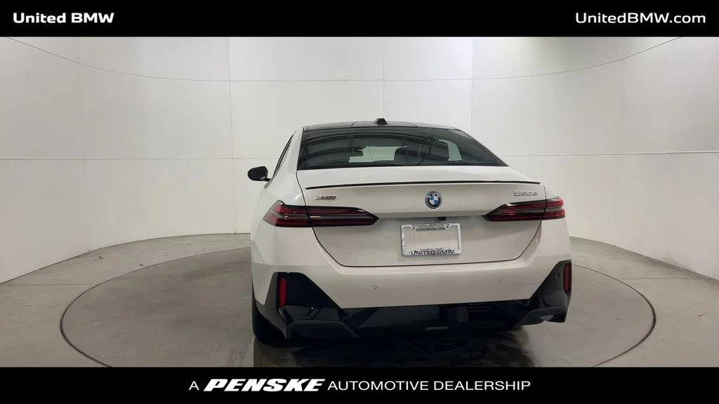 2026 BMW 5 Series 550e - Photo 7