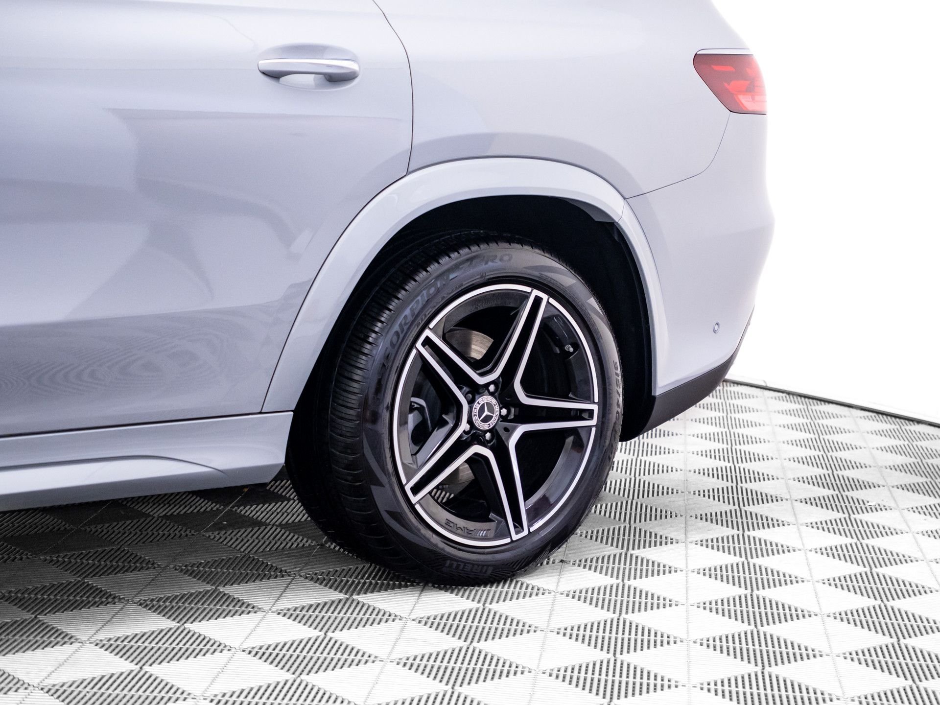 New 2026 MANUFAKTUR Alpine Grey Mercedes-Benz GLS 450 image 37