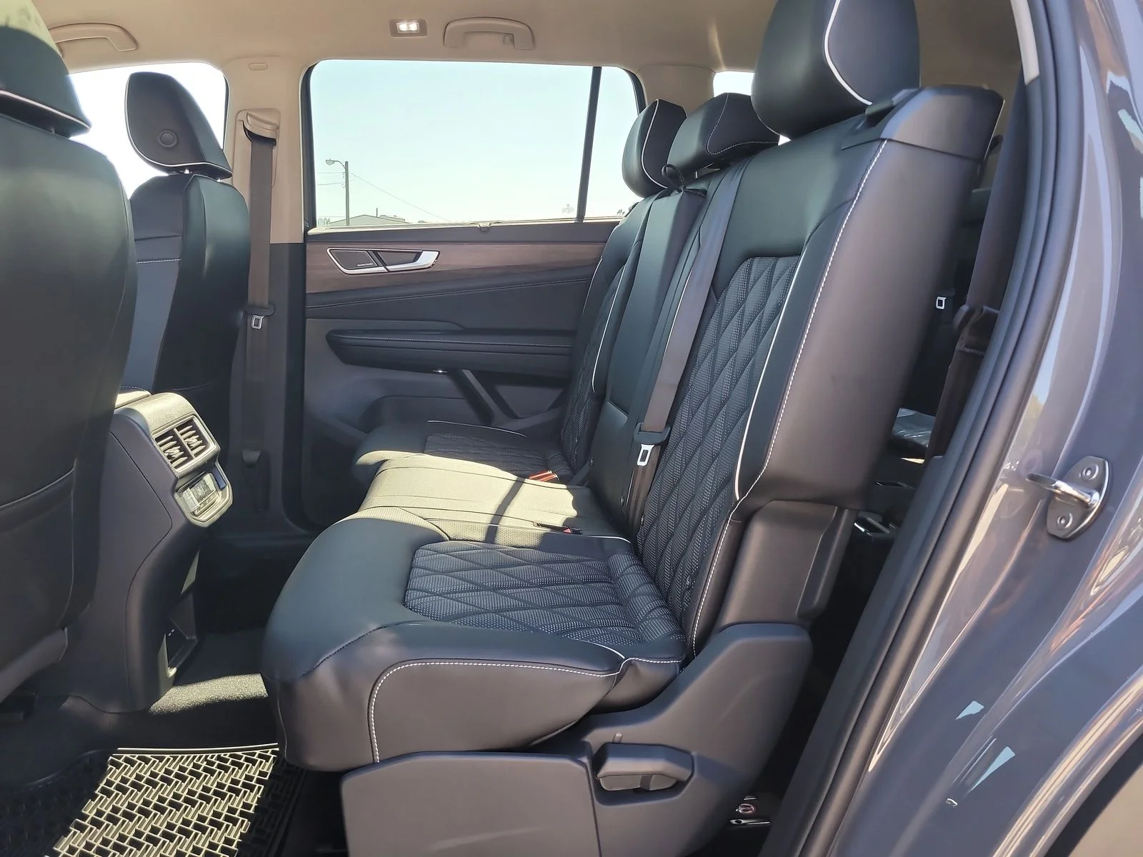 2026 Volkswagen Atlas SEL Premium R-Line - Photo 12