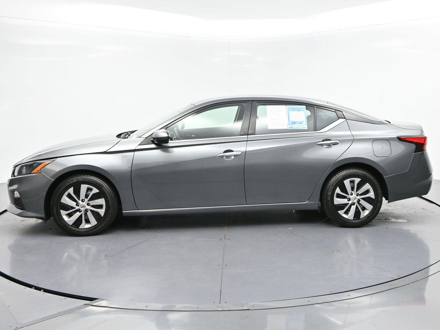 Used 2022 Gun Metallic Nissan 2.5 S image 4