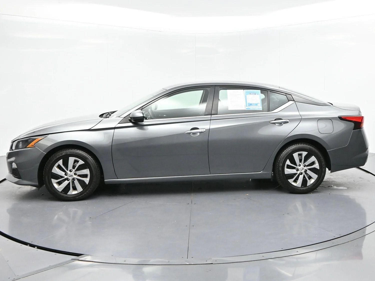 Used 2022 Gun Metallic Nissan 2.5 S image 4