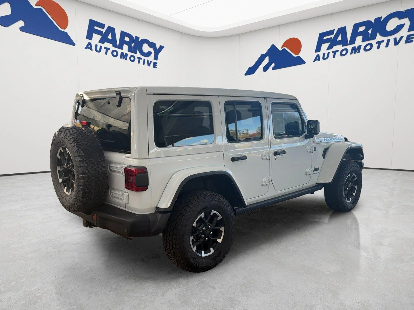 Used 2024 Bright White Clearcoat Jeep Rubicon X image 6
