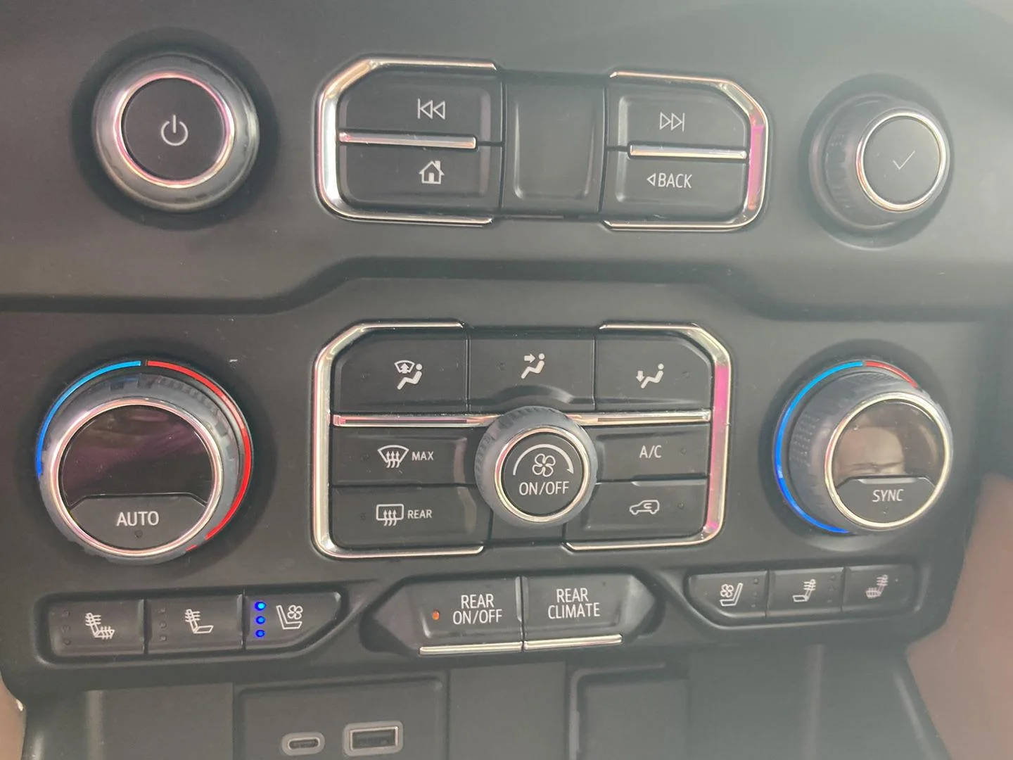 Used 2023 IRIDESCENT PEARL TRICOAT Chevrolet High Country image 24
