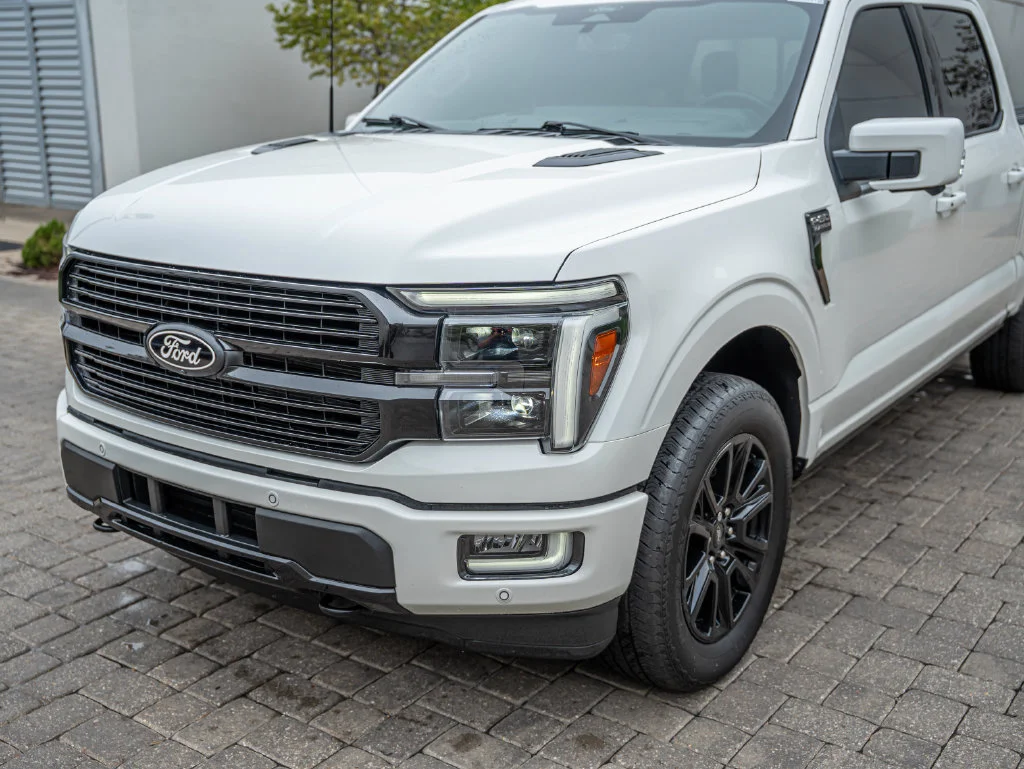 Used 2025 White Metallic Ford Platinum image 14