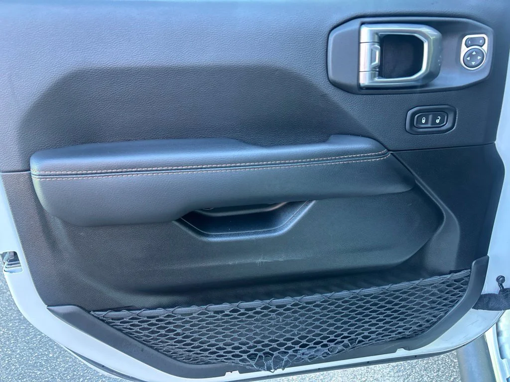 Used 2022 White Jeep Overland image 12