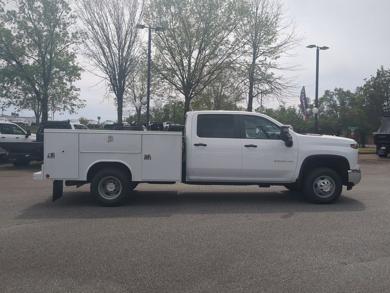 New 2026 Summit White Chevrolet Work Truck image 9