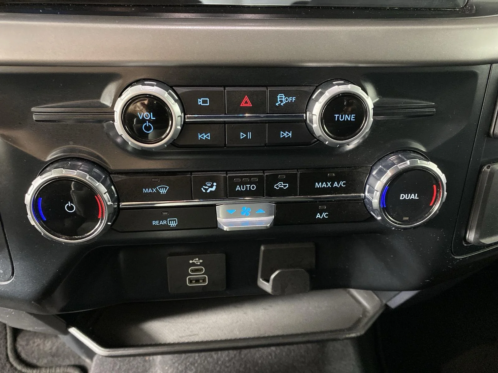 Used 2025 Atlas Blue Ford XLT image 19