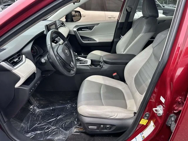Used 2021 Red Toyota XLE Premium image 18