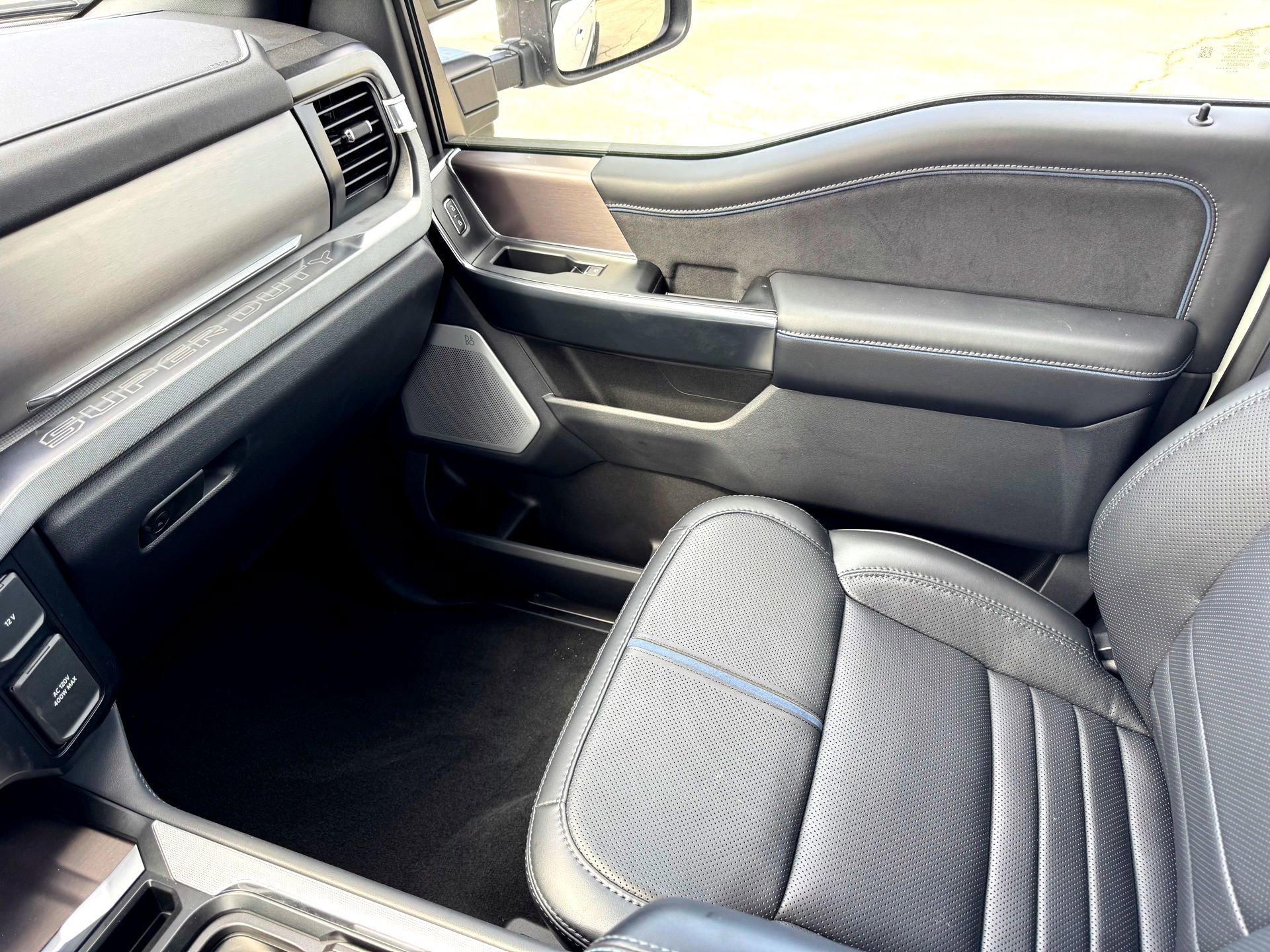 2026 Ford F-250 Super Duty Platinum - Photo 29