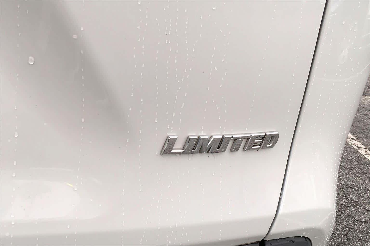 Used 2023 Wind Chill Pearl Toyota Limited image 10
