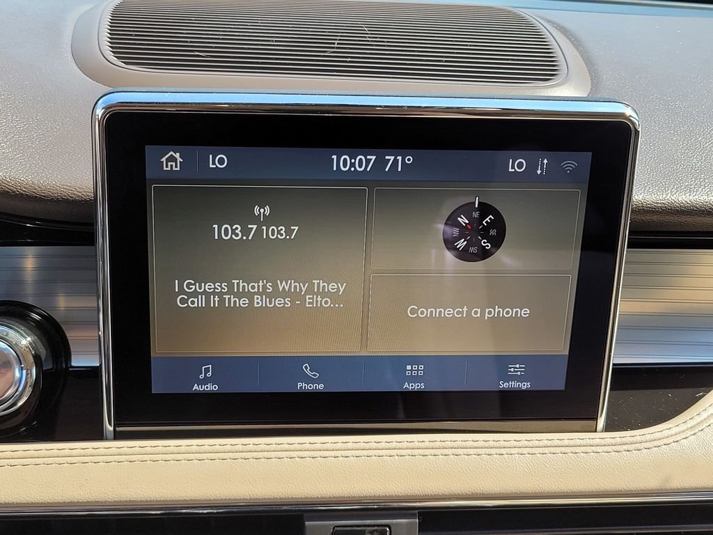 Used 2020 White Lincoln Standard image 17