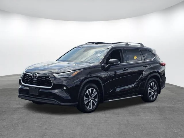 Used 2022 Black Toyota XLE image 7