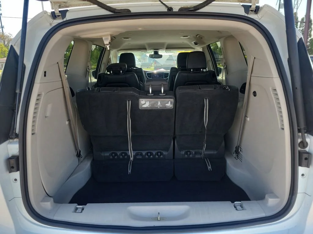 Used 2017 White Chrysler Touring-L Plus image 6