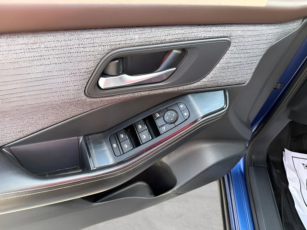 Used 2022 Caspian Blue Metallic Nissan SV image 16