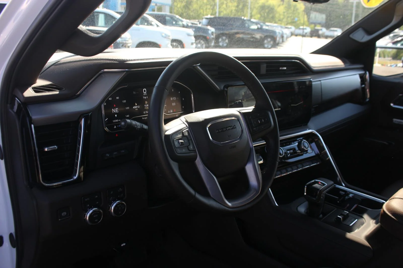 Used 2025 White Frost Tricoat GMC Denali image 17