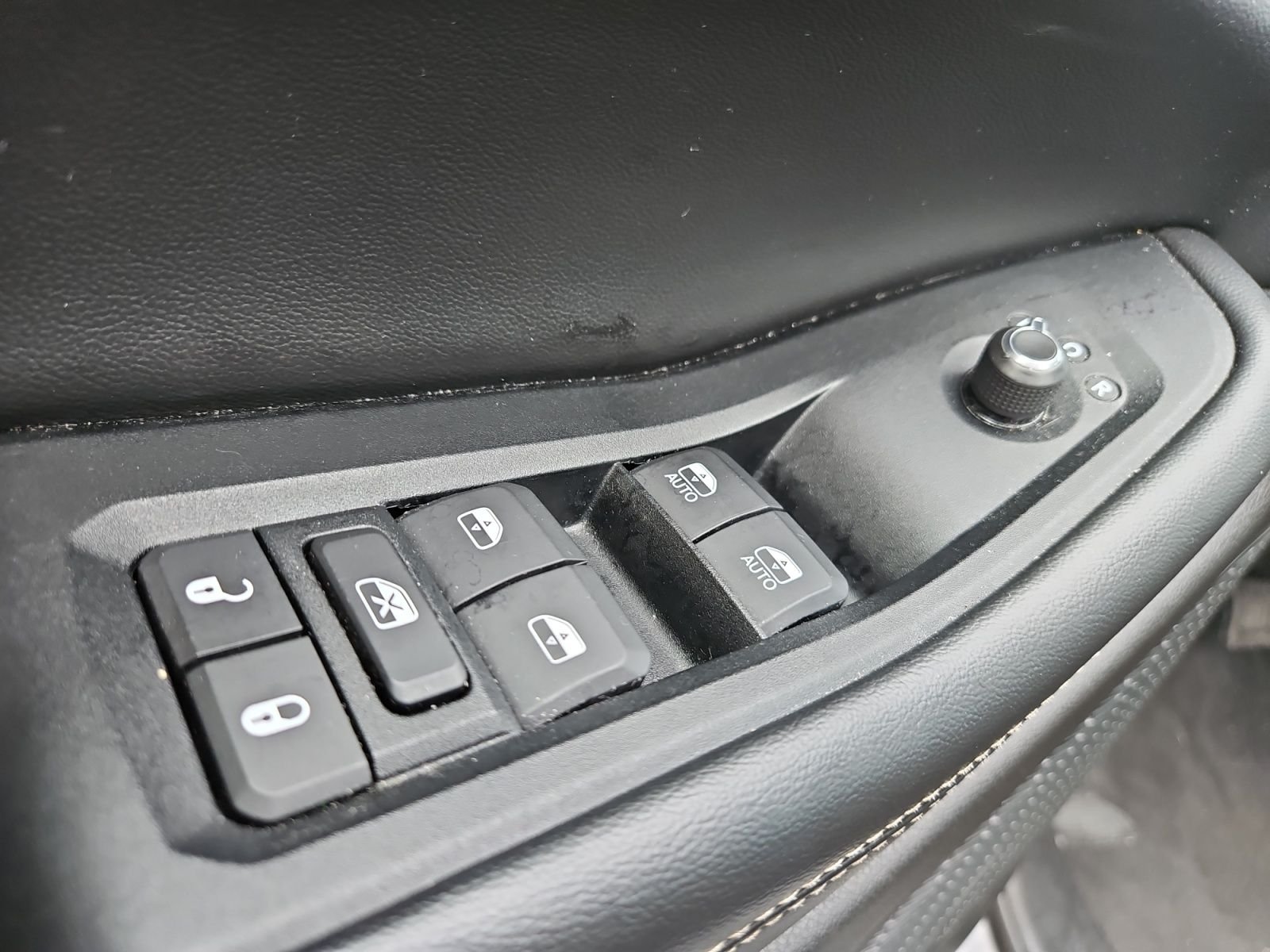Used 2023 Gray Jeep Laredo image 23