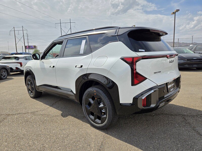 New 2027 Snow White Pearl / Black Roof Kia X-Line S image 4