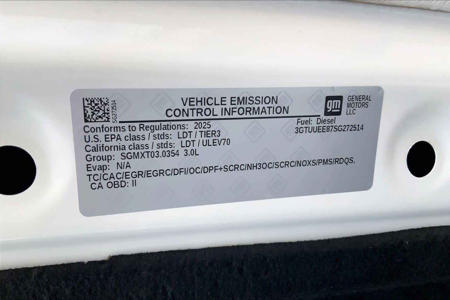 Used 2025 Summit White GMC AT4 image 33