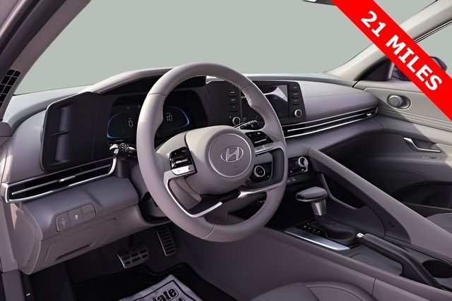 2025 Hyundai Elantra SEL - Photo 10