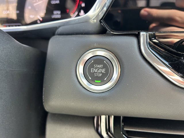 Used 2024 Summit White GMC Elevation image 32