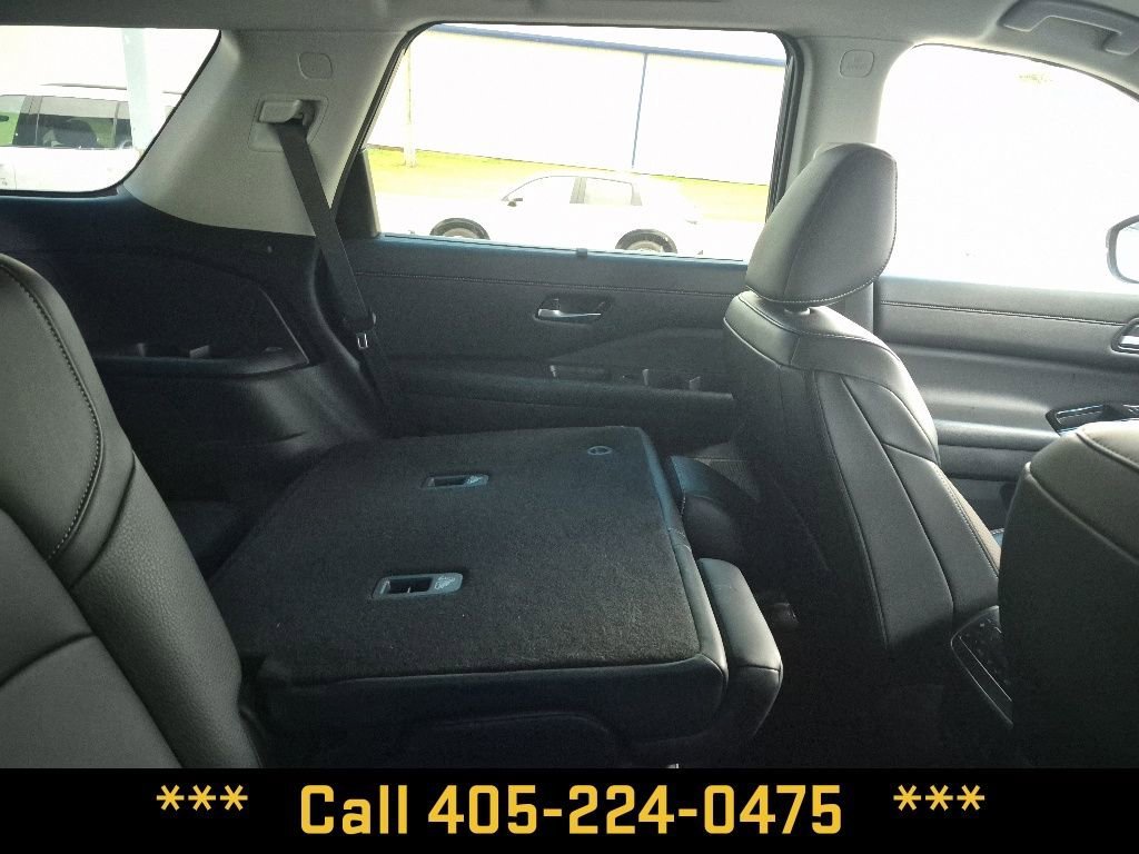 Used 2025  Nissan SL image 23
