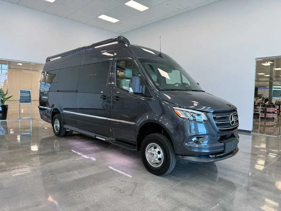 New 2025 Tenorite Gray Metallic AIRSTREAM  image 2