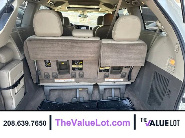 Used 2017 White Toyota XLE Premium image 22