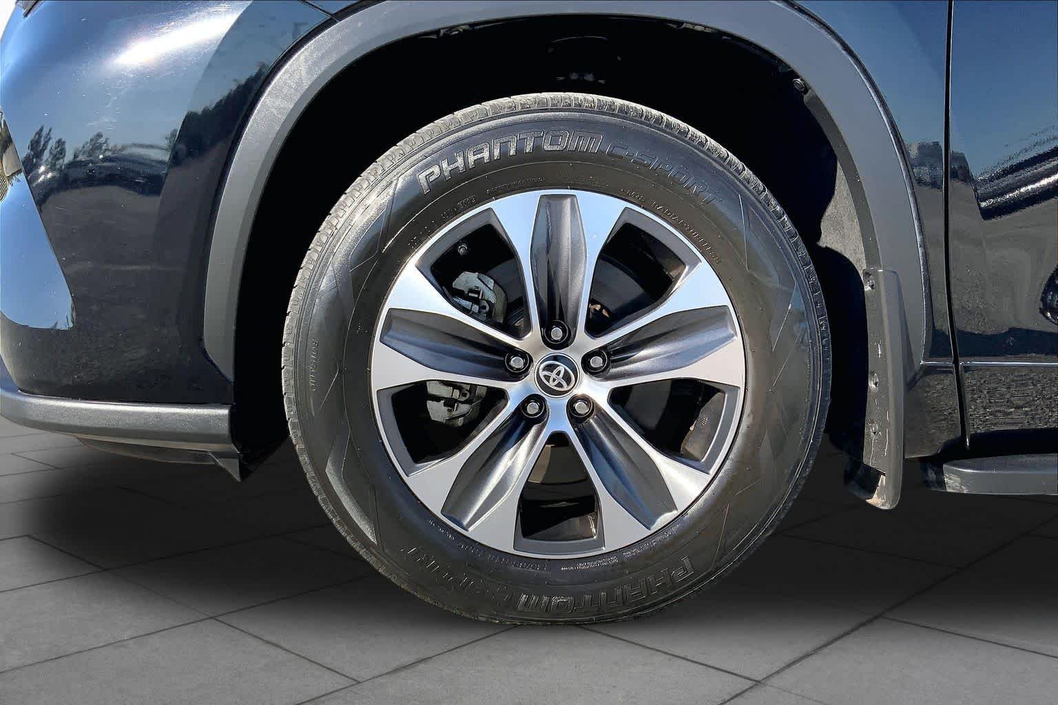 Used 2021 Midnight Black Metallic Toyota XLE image 11