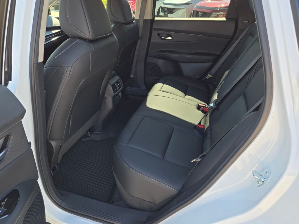 2025 Nissan Murano SV - Photo 16