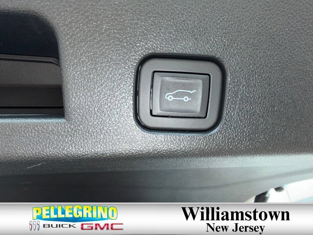 Used 2024 Summit White GMC Elevation image 18