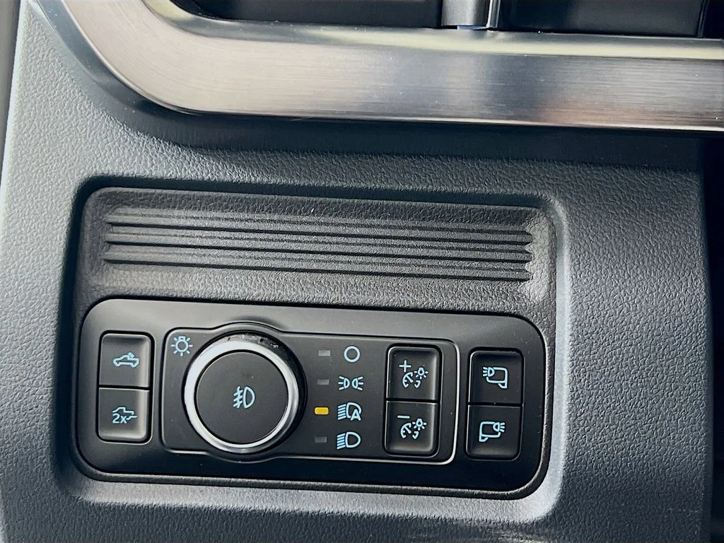 New 2026 Oxford White Ford Lariat image 19