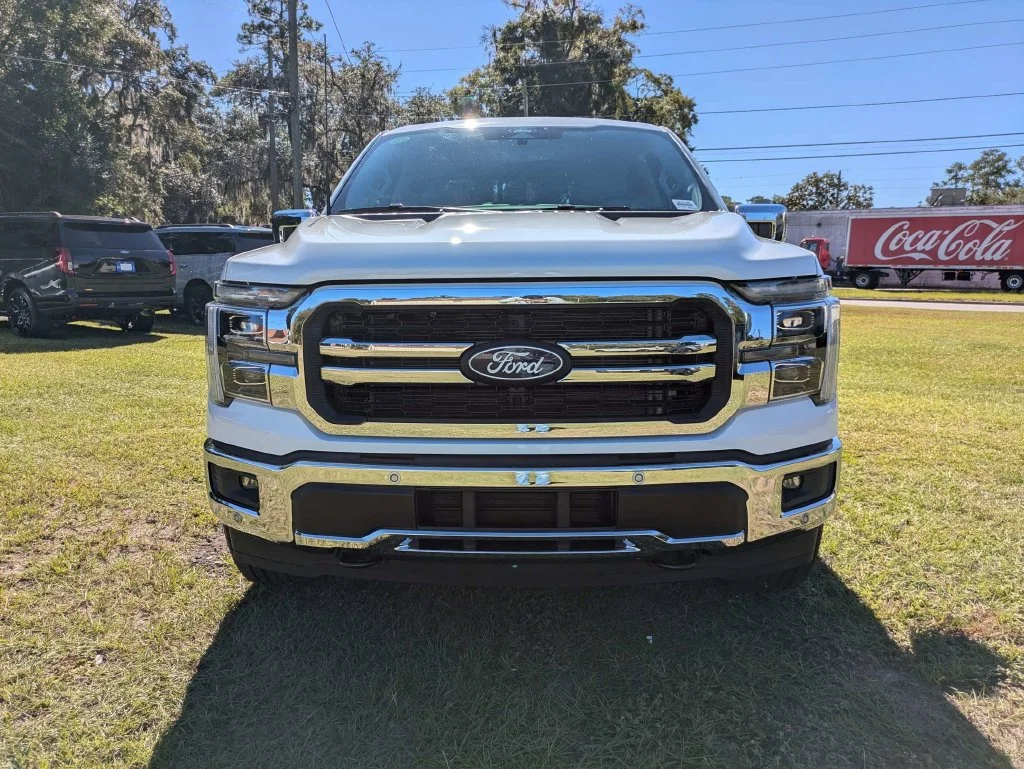 New 2026 Oxford White Ford Lariat image 9