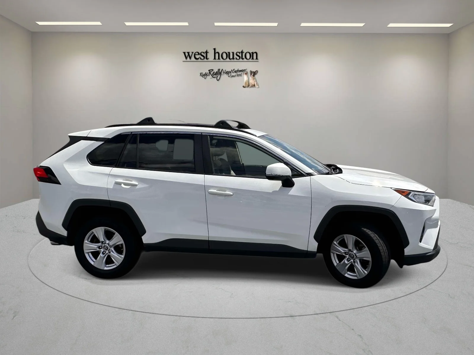 Used 2019 White Toyota XLE image 5